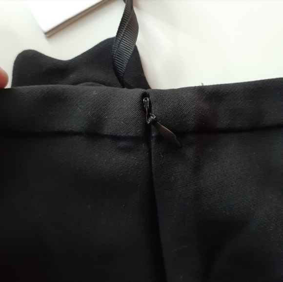 Victoria Beckham Women's Black Twill Scallop Mini Skirt. - Picture 12 of 12